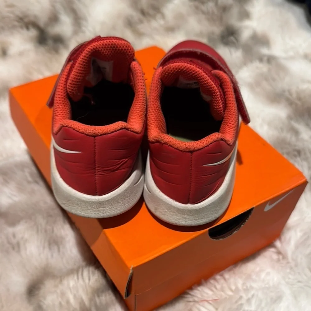 Nike 10c Star Runner Sneakers